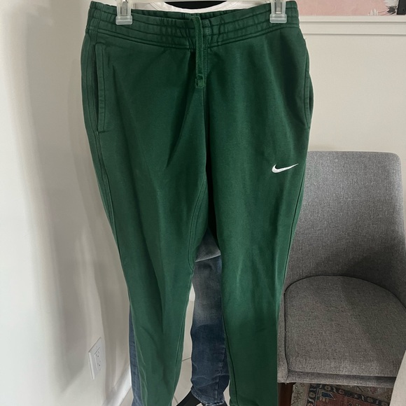 Nike Club Fleece Casual Joggers Sweatpants Mens Size Medium Green Fir/white - Picture 1 of 10